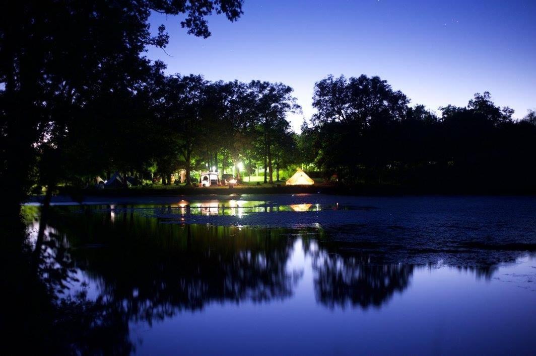 Camping Etang Du Camp Senergues 外观 照片