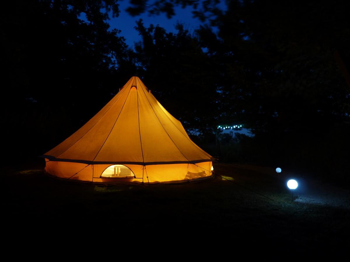 Camping Etang Du Camp Senergues 外观 照片